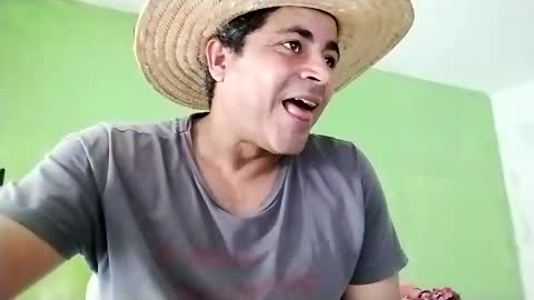 Snapshot of 9vinhocamshow chatting on January 2025 04:14:02 PM 9vinhocamshow online show from January 2025 04:14:02 PM