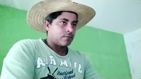 Snapshot of 9vinhocamshow chatting on January 2025 06:05:01 PM 9vinhocamshow online show from January 2025 06:05:01 PM