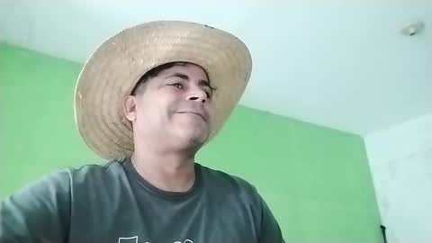 Snapshot of 9vinhocamshow chatting on January 2025 11:35:01 AM 9vinhocamshow online show from January 2025 11:35:01 AM