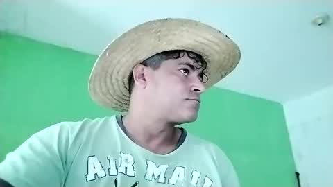 Snapshot of 9vinhocamshow chatting on February 2025 11:34:02 AM 9vinhocamshow online show from February 2025 11:34:02 AM