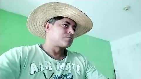 Snapshot of 9vinhocamshow chatting on February 2025 12:12:01 PM 9vinhocamshow online show from February 2025 12:12:01 PM