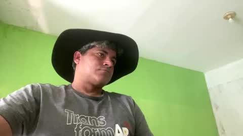 Snapshot of 9vinhocamshow chatting on October 2025 10:32:02 AM 9vinhocamshow online show from October 2025 10:32:02 AM