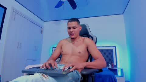 Snapshot of _0324 chatting on January 2025 12:00:01 AM rick online show from January 2025 12:00:01 AM