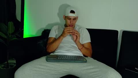 Snapshot of _0324 chatting on September 2025 07:22:02 AM rick online show from September 2025 07:22:02 AM