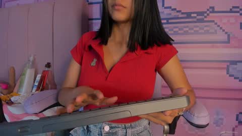 Snapshot of _18alice chatting on October 2025 02:33:01 AM Alice online show from October 2025 02:33:01 AM