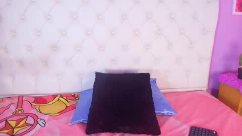 Abril  online show from March 2025 07:43:02 PM