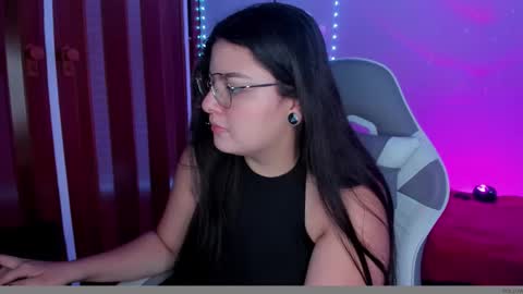 Alisa online show from November 2025 06:51:01 PM