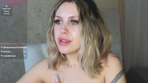 Snapshot of _amymoore_ chatting on April 2026 06:19:01 AM _amymoore_ online show from April 2026 06:19:01 AM