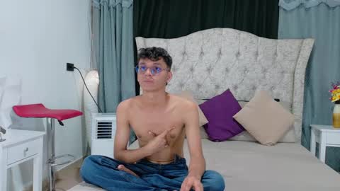 Snapshot of _andrew_williams chatting on December 2024 07:14:01 PM Andres online show from December 2024 07:14:01 PM