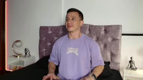 _andrewfalcon2 online show from January 2025 12:17:01 PM