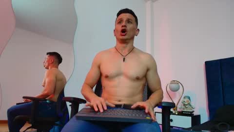 _andrewfalcon2 online show from October 2025 07:44:02 PM