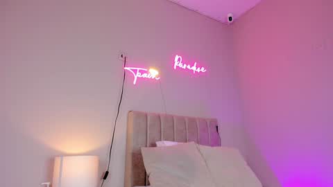 Snapshot of _angela_x chatting on January 2025 11:33:01 AM ngela online show from January 2025 11:33:01 AM