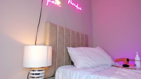 Snapshot of _angela_x chatting on January 2025 09:09:01 PM ngela online show from January 2025 09:09:01 PM