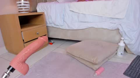 Snapshot of _angela_x chatting on January 2025 02:41:01 PM ngela online show from January 2025 02:41:01 PM