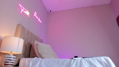 Snapshot of _angela_x chatting on February 2025 11:55:02 AM ngela online show from February 2025 11:55:02 AM