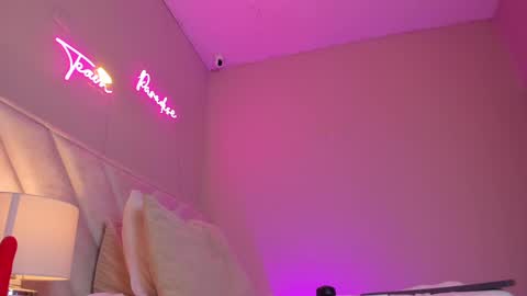 Snapshot of _angela_x chatting on February 2025 02:42:01 PM ngela online show from February 2025 02:42:01 PM