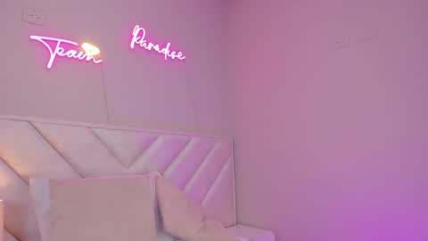 Snapshot of _angela_x chatting on February 2025 05:42:01 PM ngela online show from February 2025 05:42:01 PM