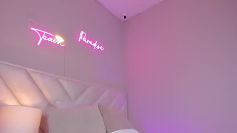 Snapshot of _angela_x chatting on February 2025 11:33:01 AM ngela online show from February 2025 11:33:01 AM