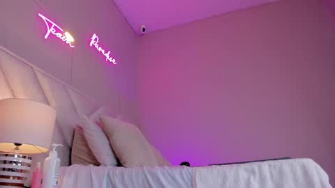 Snapshot of _angela_x chatting on February 2025 06:36:02 PM ngela online show from February 2025 06:36:02 PM