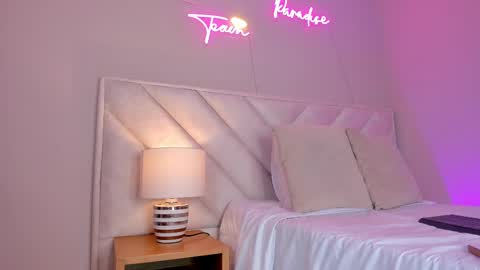 Snapshot of _angela_x chatting on February 2025 12:20:01 PM ngela online show from February 2025 12:20:01 PM