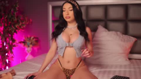 Snapshot of _anna_bloom chatting on January 2025 08:26:01 PM Anna online show from January 2025 08:26:01 PM