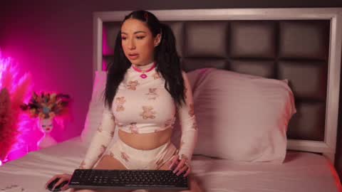 Snapshot of _anna_bloom chatting on February 2025 08:24:01 PM Anna online show from February 2025 08:24:01 PM