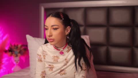 Snapshot of _anna_bloom chatting on February 2025 02:30:01 AM Anna online show from February 2025 02:30:01 AM