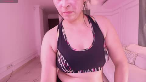 Snapshot of _anna_parker_ chatting on April 2026 07:11:02 PM Ana online show from April 2026 07:11:02 PM