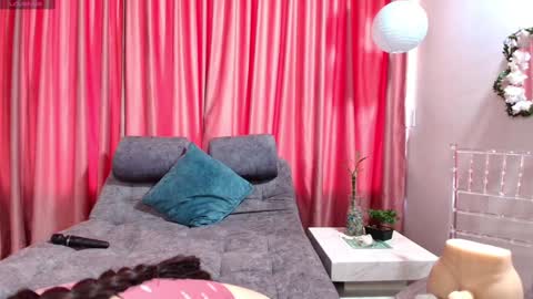 Snapshot of _annie_thomson_ chatting on December 2024 01:08:02 PM Melissa online show from December 2024 01:08:02 PM