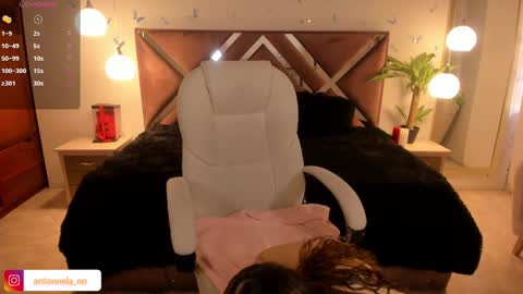 antonnela online show from September 2025 01:22:01 PM