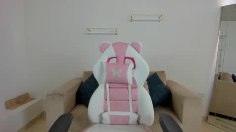    online show from November 2025 01:32:01 PM