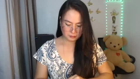 Snapshot of _arah chatting on October 2025 12:01:02 PM arah online show from October 2025 12:01:02 PM