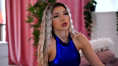 Snapshot of _arielle chatting on January 2025 11:53:02 AM Arielle online show from January 2025 11:53:02 AM