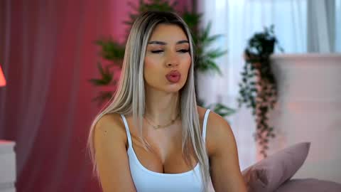 Snapshot of _arielle chatting on January 2025 07:35:02 AM Arielle online show from January 2025 07:35:02 AM