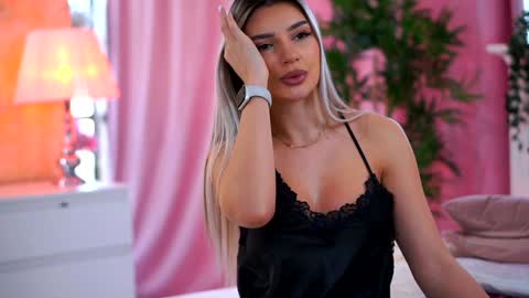 Snapshot of _arielle chatting on February 2025 12:55:01 PM Arielle online show from February 2025 12:55:01 PM