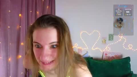 _ash_leyy_ online show from October 2025 04:59:02 AM