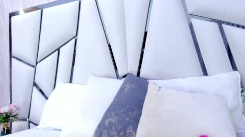 Aura online show from February 2025 03:10:02 AM