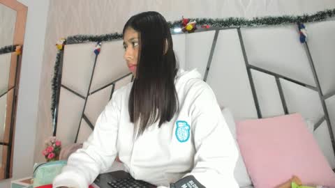 Aura online show from December 2025 03:24:01 AM