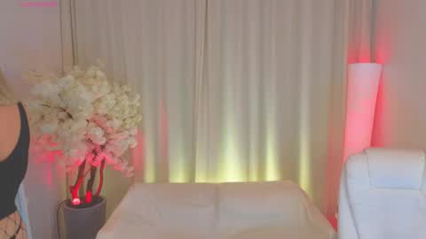 Jess online show from October 2025 03:27:01 AM