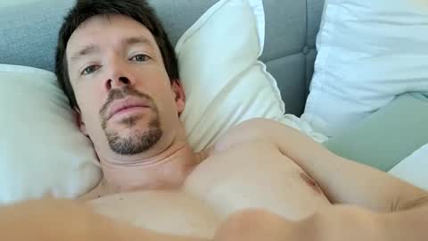 Snapshot of _b_h_c_ chatting on November 2025 09:40:01 PM _b_h_c_ online show from November 2025 09:40:01 PM