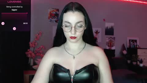 Tiffany online show from March 2025 07:02:01 AM