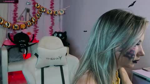 Bella online show from October 2025 08:43:01 PM