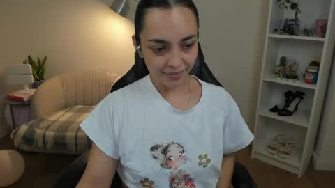 Snapshot of _bellaevans_ chatting on April 2026 04:37:02 AM Bella Evans online show from April 2026 04:37:02 AM