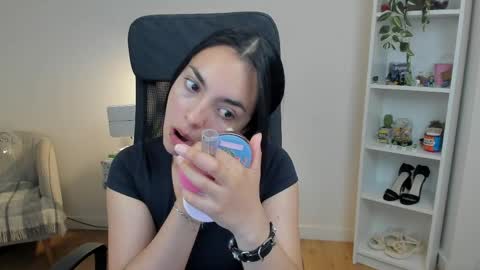 Snapshot of _bellaevans_ chatting on May 2026 04:32:01 AM Bella Evans online show from May 2026 04:32:01 AM