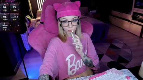Snapshot of _black_fox__ chatting on April 2026 12:42:01 AM Olivia Subscribe to my Fansly - online show from April 2026 12:42:01 AM