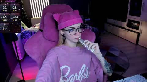 Snapshot of _black_fox__ chatting on May 2026 01:43:02 AM Olivia Subscribe to my Fansly - online show from May 2026 01:43:02 AM