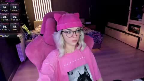 Snapshot of _black_fox__ chatting on May 2026 11:21:01 PM Olivia Subscribe to my Fansly - online show from May 2026 11:21:01 PM