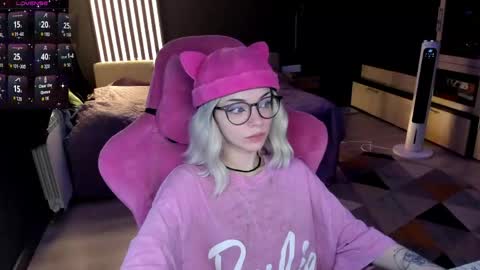 Snapshot of _black_fox__ chatting on June 2026 10:43:02 PM Olivia Subscribe to my Fansly - online show from June 2026 10:43:02 PM