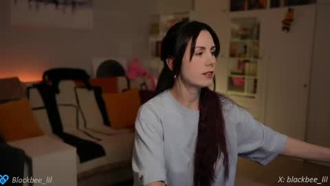 Lili online show from May 2026 05:20:01 PM