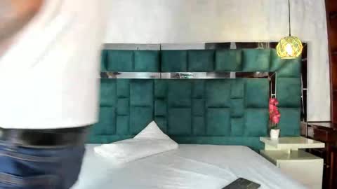 _bonnyandclyde online show from April 2026 01:19:01 PM